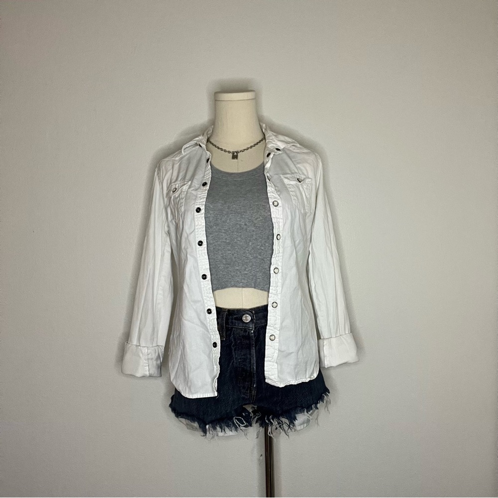 White American Eagle Outfitters Shirt